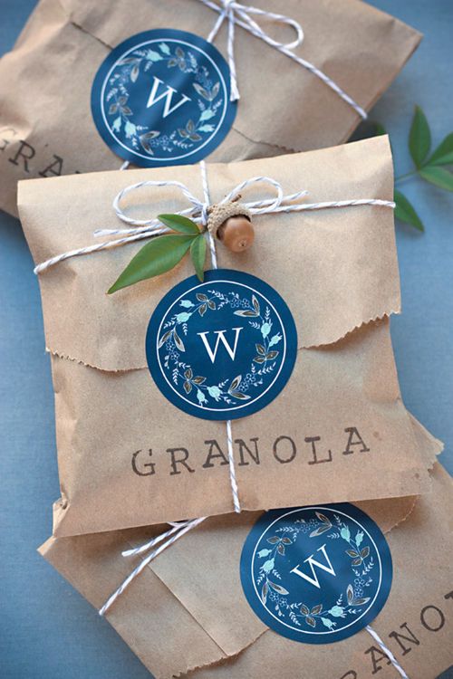 16 Memorable and Delicious Wedding Favors featured image
