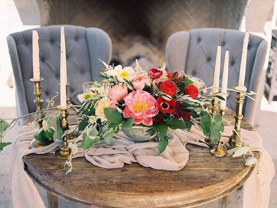 15 Stunning Sweetheart Tables featured image