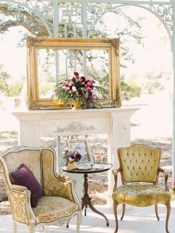 Bringing the Indoors Out with Intimate Seating featured image