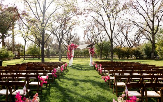 8 Meaningful Ways to Personalize Your Wedding!